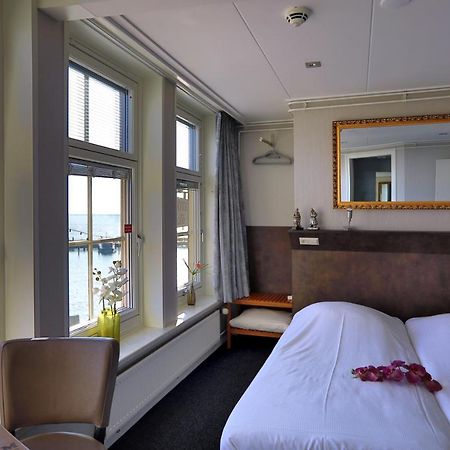Hotel Cafe Restaurant Van Den Hogen Волендам Экстерьер фото